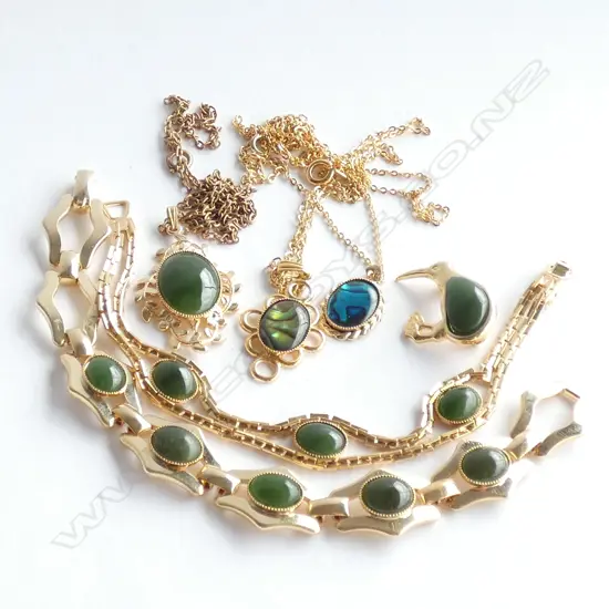 6 ASST. GOLDTONE & GREENSTONE / PAUA PCES