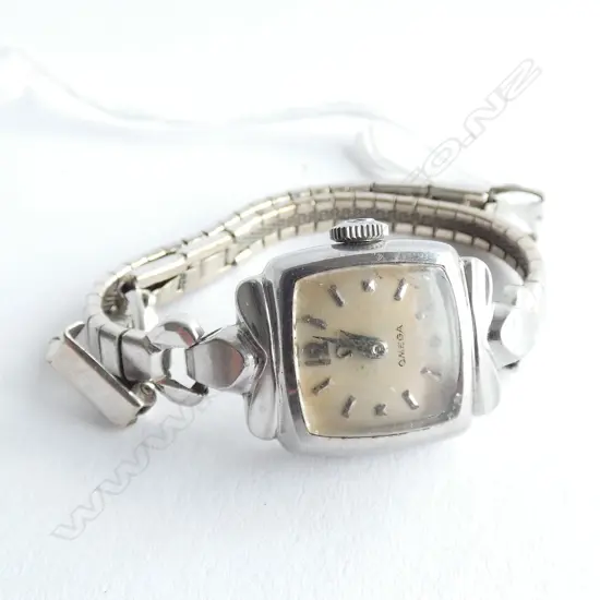 (19496) 1940'S LADIES OMEGA WRIST WATCH S/STEEL