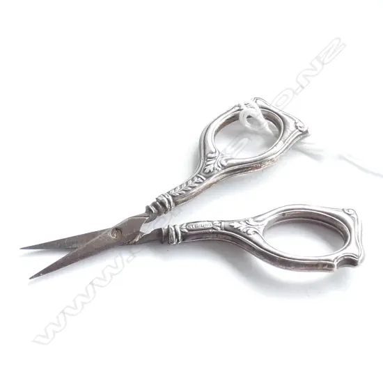 (19712) PR C1900 SILVER HANDLED SEWING SCISSORS