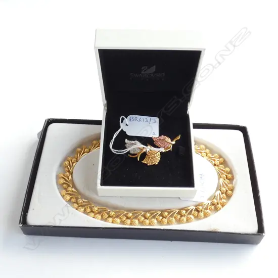GOLD PLATE COSTUME NECKLACE + SWAROVSKI CRYSTAL BROOCH BOXED