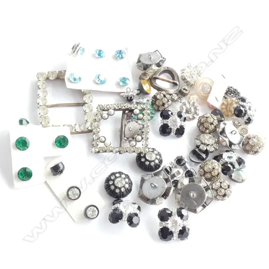 GOOD COLLECTION OF ART DECO BUTTONS 