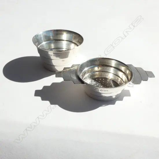 SILVER TEA STRAINER & STAND, by TANDY & SONS, SHEFF 1963. 53gm