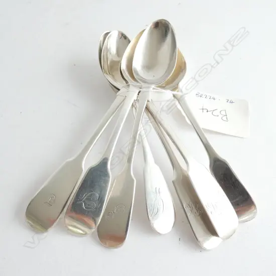 7 SILVER TEASPOONS. FIDDLE PATTERN, VARIOUS DATES & MAKERS. 130gm