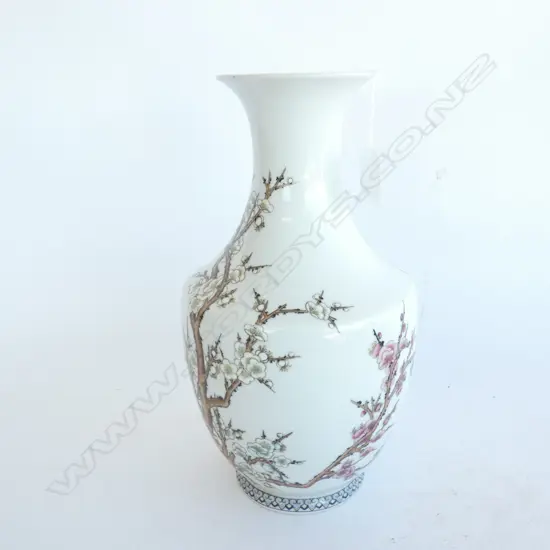 QIANLONG STYLE VASE H.305mm