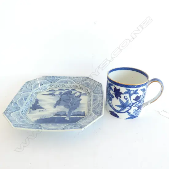 B/W SQUARE PLATE 255mm dia & LARGE B/W CUP H.105mm...