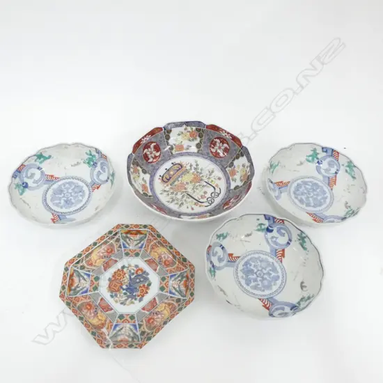 6 ORIENTAL IMARI PCS; 3 BOWLS (1 A/F) (DIA 165MM) 1 BOWL (DIA 215MM) & 1 PLATE ( DIA 215MM)