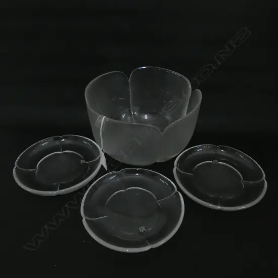 LG ROSENTHAL HEAVY GLASS PETAL SHAPED BOWL (220X150MM) & 3 SM PLATES (DIA 165MM)