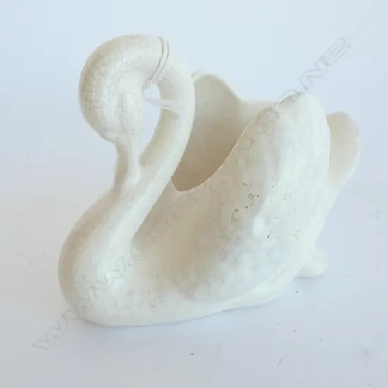 CROWN LYNN SMALL WHITE SWAN #154