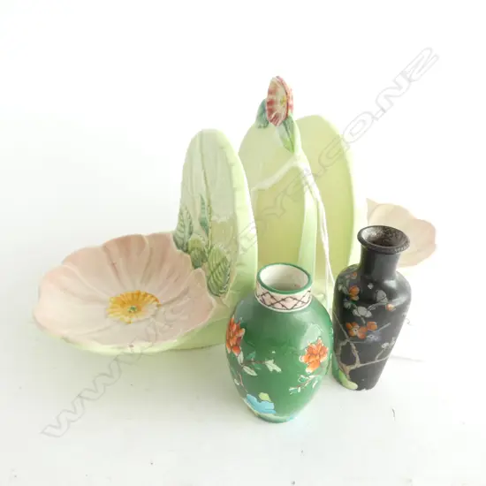 CARLTONWARE TOAST RACK AND TWO MINIATURE CHINESE VASES