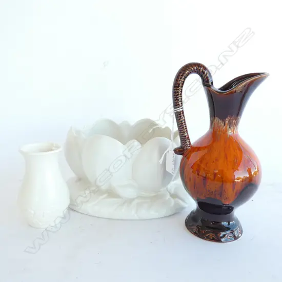 CLARICE CLIFF WHITE LOTUS VASE (DIA 220 X 175MM) SM CROWN LYNN WHITE VASE #527 & ORANGE & BROWN EWER  H, 220MM