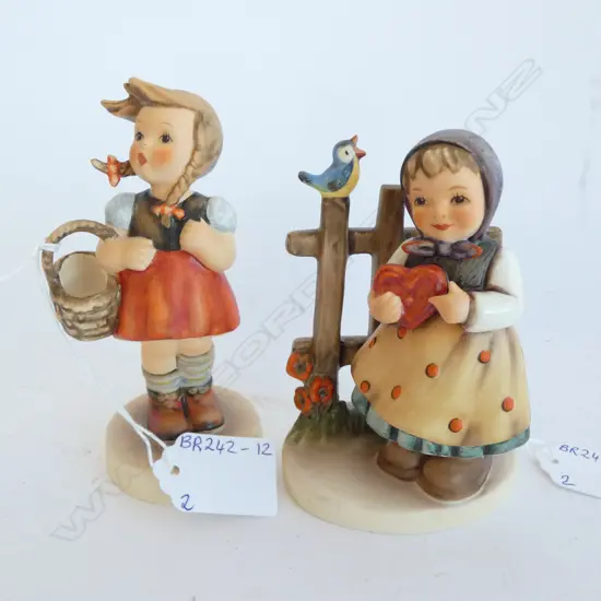 PR HUMMEL FIGURINES; #352 SWEET GREETINGS & # 96 LITTLE SHOPPER H. 115MM