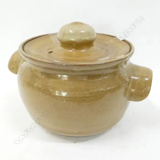 ELIZABETH LISSAMAN CASSEROLE DISH SMALL REPAIR TO OUTER RIM D.210MM X 140MM