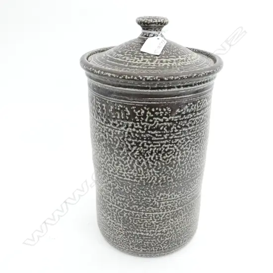 LGE NZ STUDIO POTTERY FINE SALT GLAZE LIDDED JAR