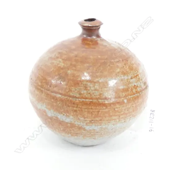 LINDSEY BEDIGONI OVOID VASE WITH SHINO GLAZE H.140mm 