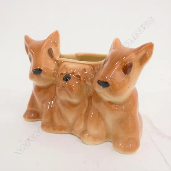 CROWN LYNN TRIPLE DOG VASE #177 WITH C/LYNN STICKER TO SIDE