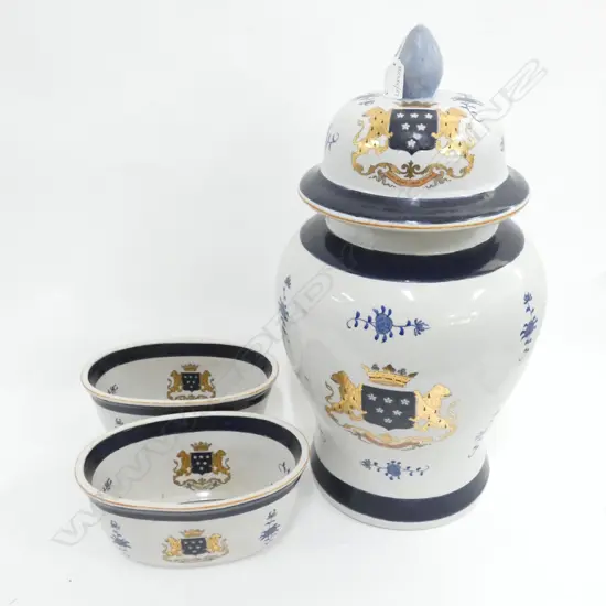 LARGE CHINESE ARMORIAL STYLE B/W LIDDED JAR H.550mm + PR MATCHING BOWLS