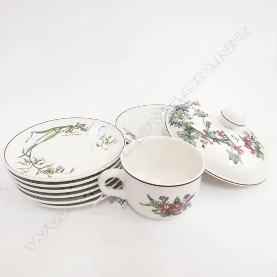 VILLEROY & BOCH ASST PCS; 6 SAUCERS (DIA 165MM) 4 SAUCERS (DIA 190MM) LG CUP & SERVING DISH LID (DIA 200MM)