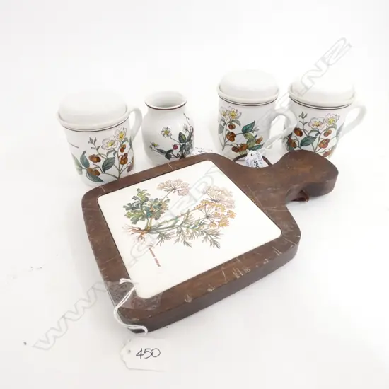 3 VILLEROY & BOCH MUGS WITH TEA STRAINERS & LIDS / CHEESE BOARD (300 X 190MM) & VASE (H.100MM) ...
