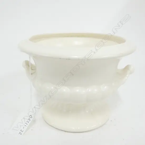 CROWN LYNN URN  #613 