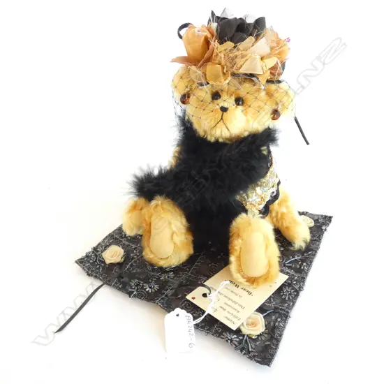 D'LYELL BEAR BEAR WEAR COLLECTION  - ALICE - LTD EDITION 3/10 - H. 300MM