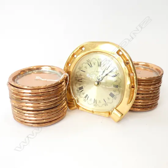 24 COPPER COASTERS & BRASS HORSESHOE FRAMED DESK CLOCK (H.140MM) (NEEDS BATTERY)