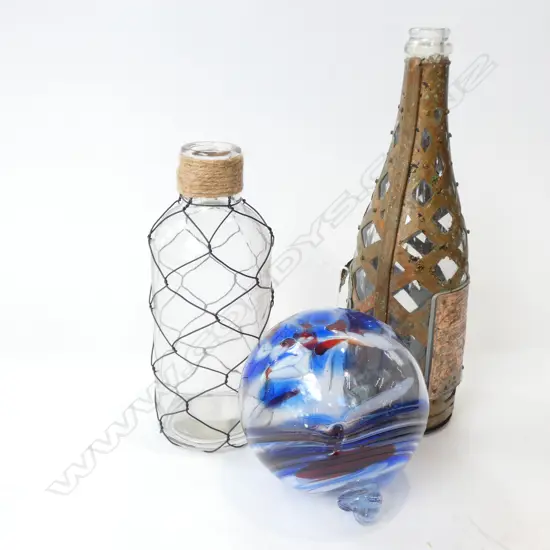 3 GLASS PCES; WIRE BOTTLE, COPPER BOTTLE H.305mm, BLUE BAUBLE