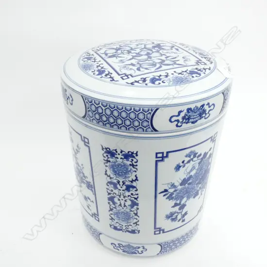 LARGE B/W LIDDED GINGER JAR H.420mm 330mm dia