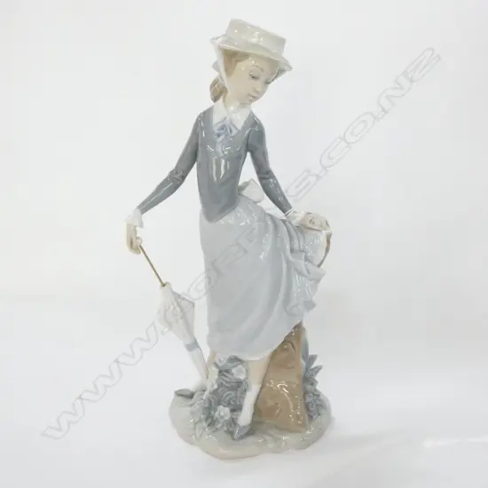 LLADRO LADY w. UMBRELLA H.275mm