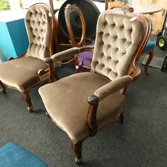 VICT STYLE ARMCHAIR SHOWING WEAR