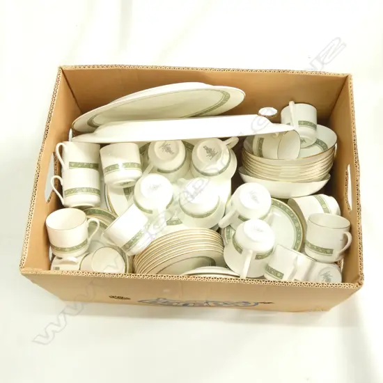 R/DOULTON 8 PLACE 'RONDELAY' DINNER SERVICE