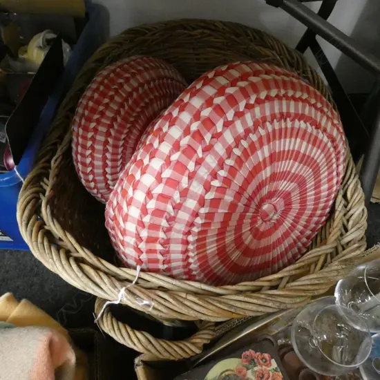 CANE CLOTHES BASKET + 4 RED CUSHIONS L 630 MM