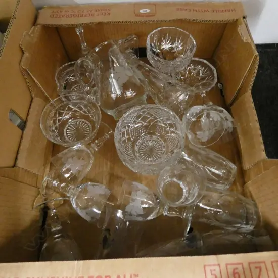 GOOD BOX LOT ASST CRYSTAL & GLASS INCL. GLASSES / BOWLS / JUG ETC