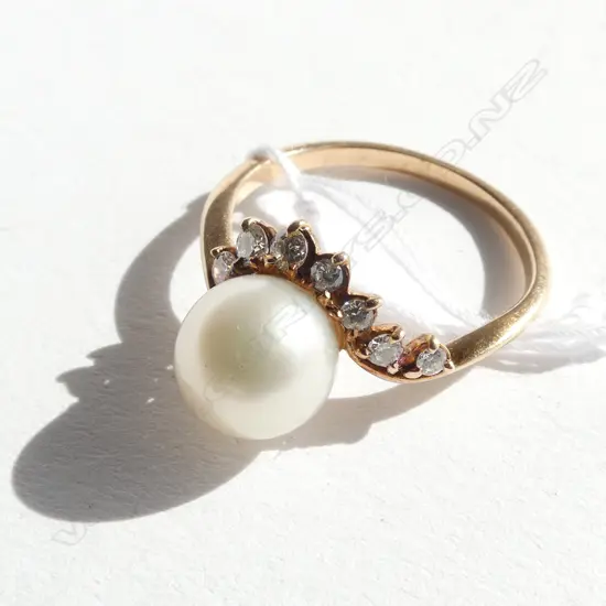 (11341) 9CT GOLD SOLITAIRE PEARL & DIAMOND RING