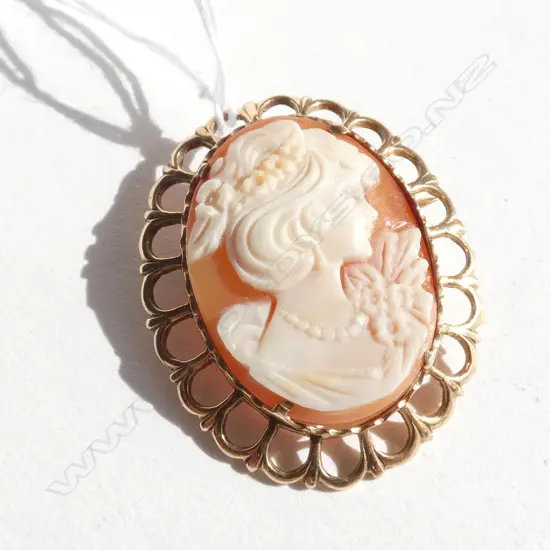 (19709) 9ct GOLD FRAMED CAMEO BROOCH