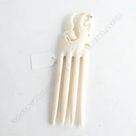 MAORI CARVED BONE HERU / COMB. TANIWHA DECORATION...