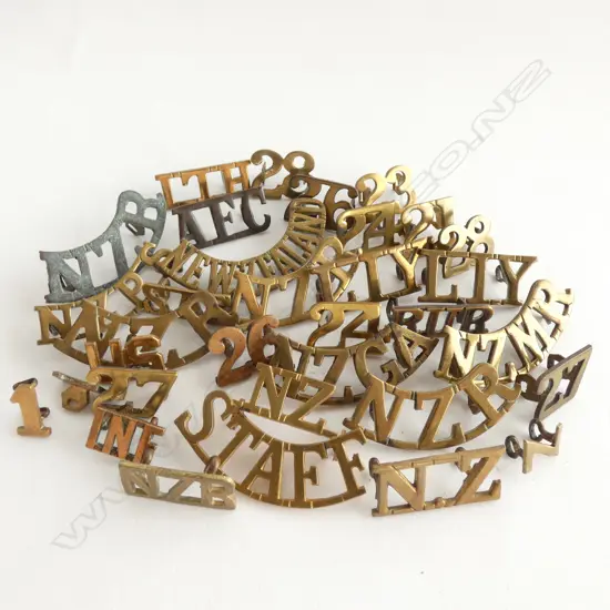 ASST. NZ WAR LETTERING BADGES 
