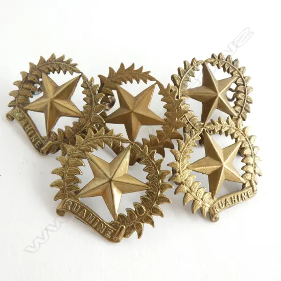5 WWI RUAHINE (17th REGIMENT) CAP BADGES