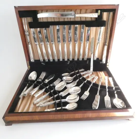 VINERS SILVER PLATE CANTEEN OF CUTLERY SHEFFIELD 58 PIECES