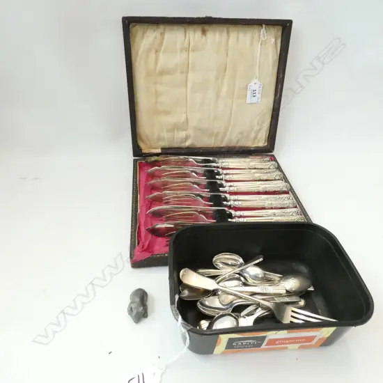 BOXED SILVER PLATE FISH CUTLERY SET +SM BOX SILVER PLATE CUTLERY 