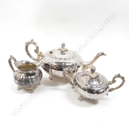 SHERWOOD SILVER PLATE 3 PCE TEA SET; TEAPOT / LIDDED SUGAR BOWL & JUG 