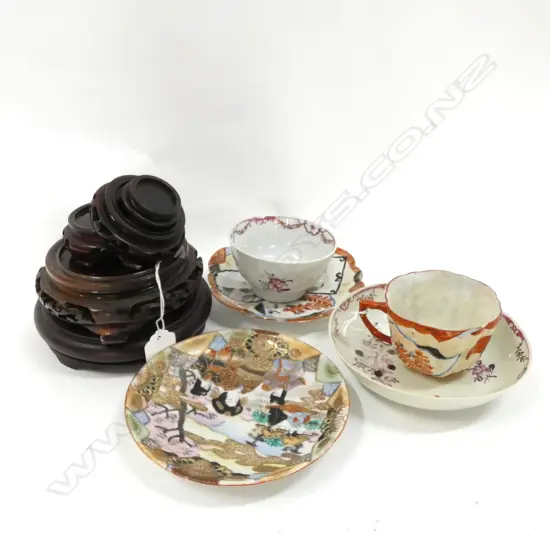 5 PCS ASST ORIENTAL PORCELAIN + 5 WOODEN VASE STANDS (LARGEST DIA 135MM)