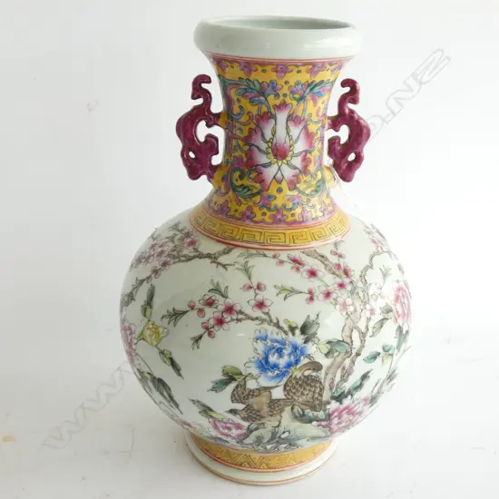 FAMILLE ROSE CHINESE VASE H.300mm