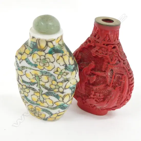 TWO CHINESE SNUFF BOTTLES, TALLEST H. 65MM