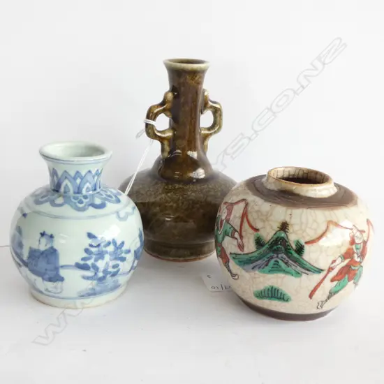 B/W MING STYLE JARLET & SONG STYLE 2 HANDLED VASE + GINGER JAR