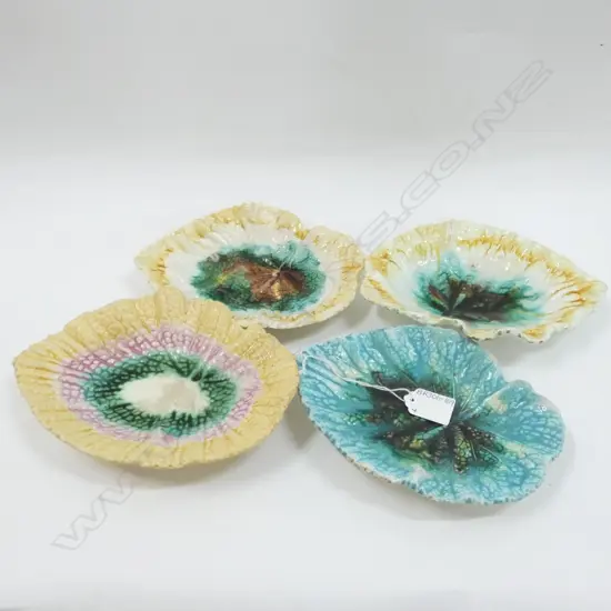 4 SM. LEAF SHAPED MULTI COLOURED MAJOLICA PLATES L. 215MM
