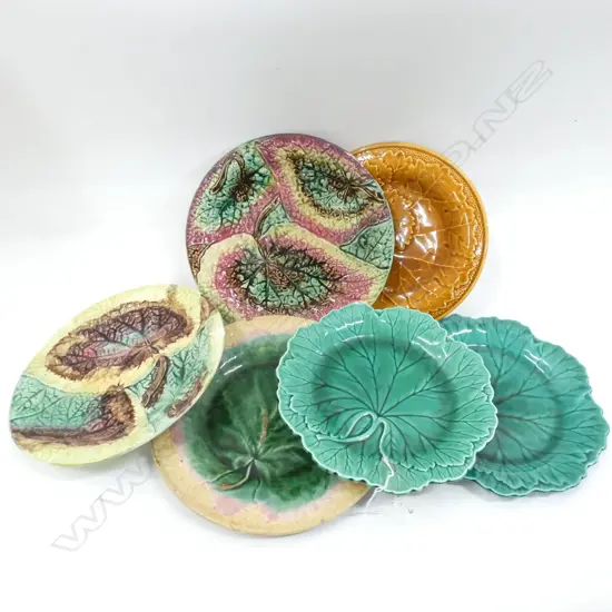 6 ASSORTED MAJOLICA PLATES - GREEN / BROWN / MULTI COLOURED. LARGEST DIA 235MM. VARIOUS CONDITIONS