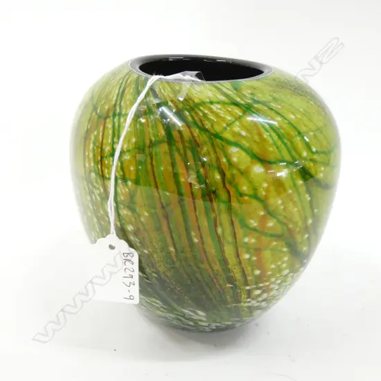 ART GLASS VASE SIGNED D DUGAN?? NZ H140MM