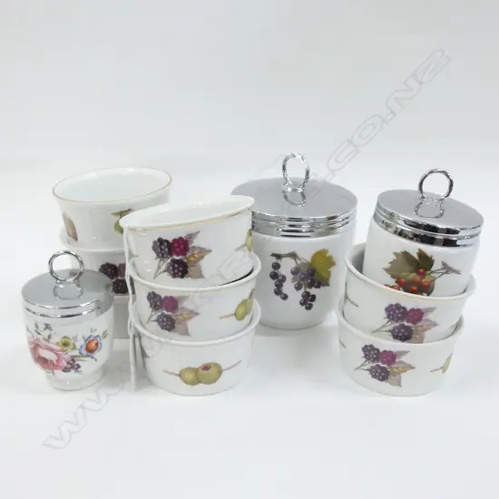 8 ROYAL WORCESTER EVESHAM OVEN PROOF DISHES (DIA 80MM) + 3 EGG CODDLERS S.M & L