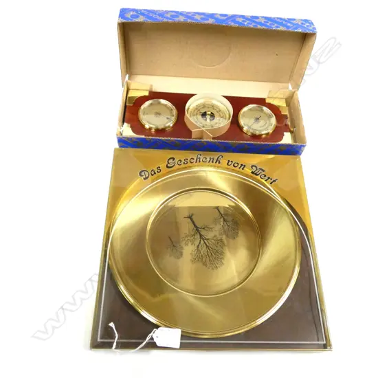 SKS TREE ENGRAVED COPPER PLATE (DIA 290MM) (BOXED) & WOODEN BAROMETER (300X 125MM)(BOXED)