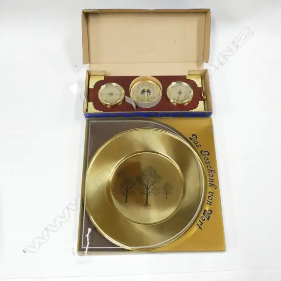 SKS TREE ENGRAVED COPPER PLATE (DIA 290MM) (BOXED) & WOODEN BAROMETER (300X 125MM)(BOXED)